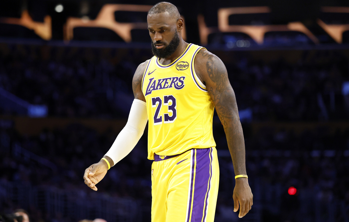   Форвард "Лос-Анджелес Лейкерс" Леброн Джеймс  Ronald Martinez/Getty Images