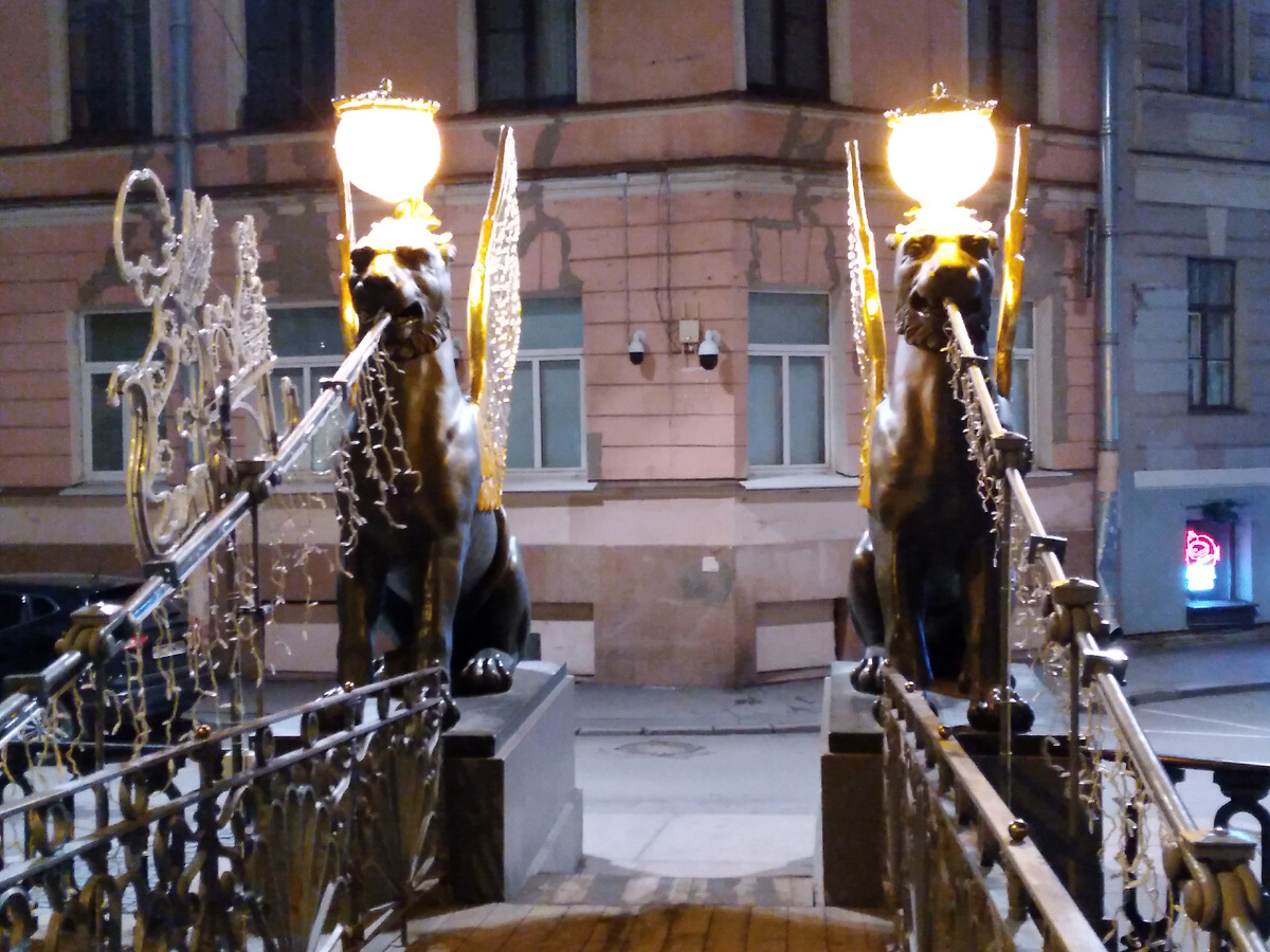 А фото твоего родного города Санкт- Петербурга в этой статье будут из моей прошлогодней поездки.