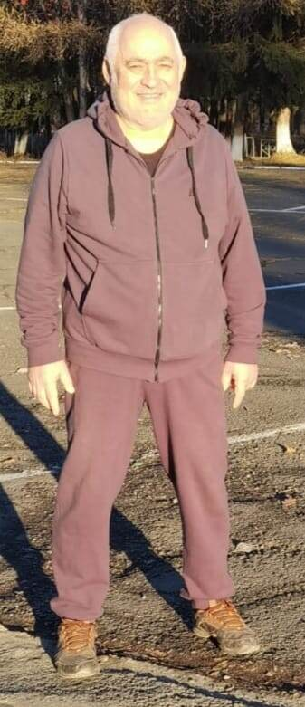 На это фото видим только Свет - белые одежды, открытых частей тела: головы, груди и ладошек рук.