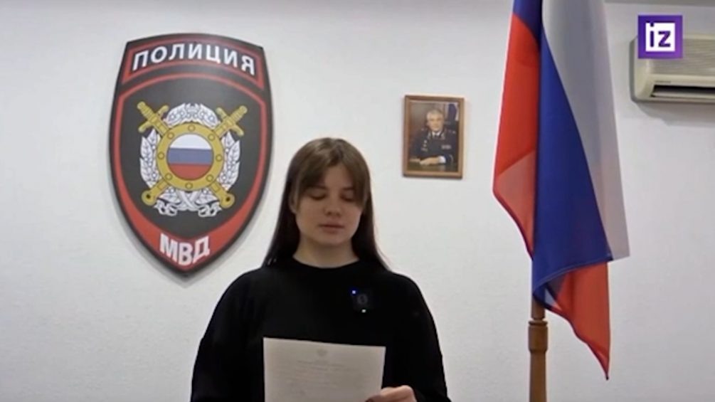   София Лыскун читает присягу России. Фото: кадр видео