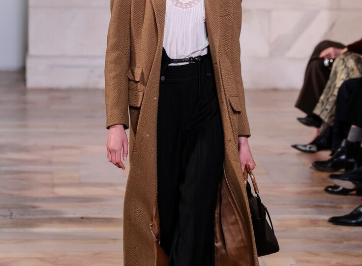 Шоколадный, карамельный, кофейный: в каком оттенке коричневого женщины после 40 выглядят особенно выразительно