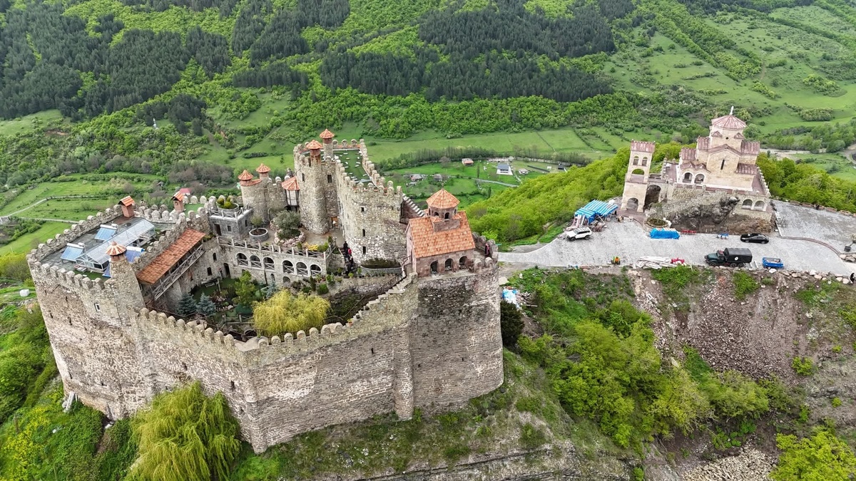 Фото: ქალაქი მონაზონთა - "მზოვრეთი" Город монахов Мзоврети
(долина Дзамас)