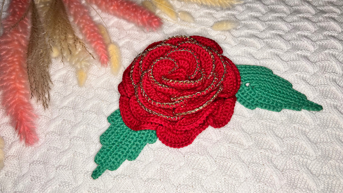 Роза с обвязкой и листьями 