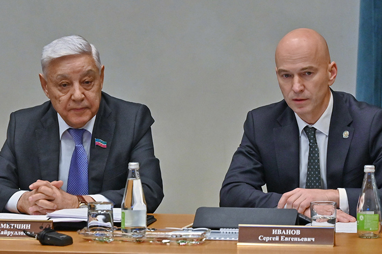    «Большой сегмент прибывает, чтобы увидеть наши культурно-исторические объекты», — отметил председатель Госсовета РТ Фарид Мухаметшин, открывая заседание.   
Фото: gossov.tatarstan.ru