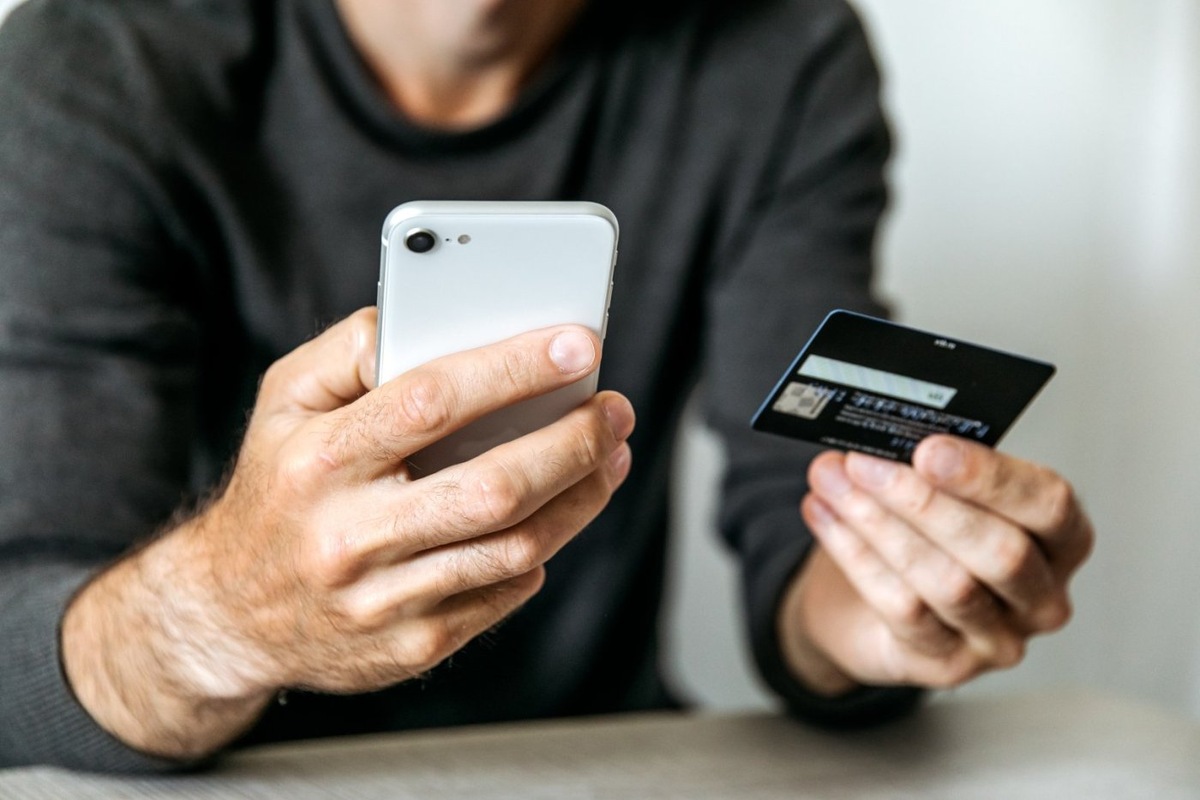    Вахтовик из Урая потерял более миллиона рублей на мошеннической криптобирже