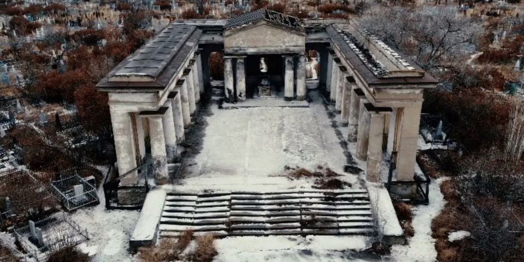 Советский храм смерти, никто не знает, кто и когда построил его среди старого кладбища