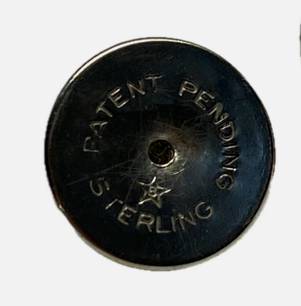 Обратная сторона серебряной муфты Баллоу 1942 года . Муфты с подобной маркировкой производились компанией до принятия патента , для муфт из латуни в макировке отсутствовло слово стерлинг .