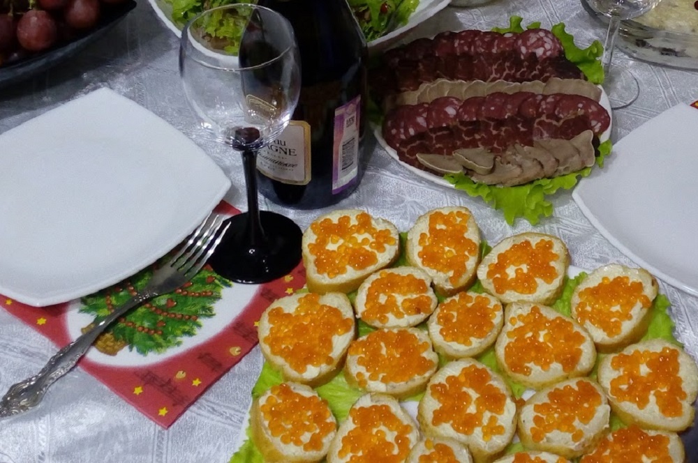    Цены на икру стали выше- причём и на натуральную, и на имитированную