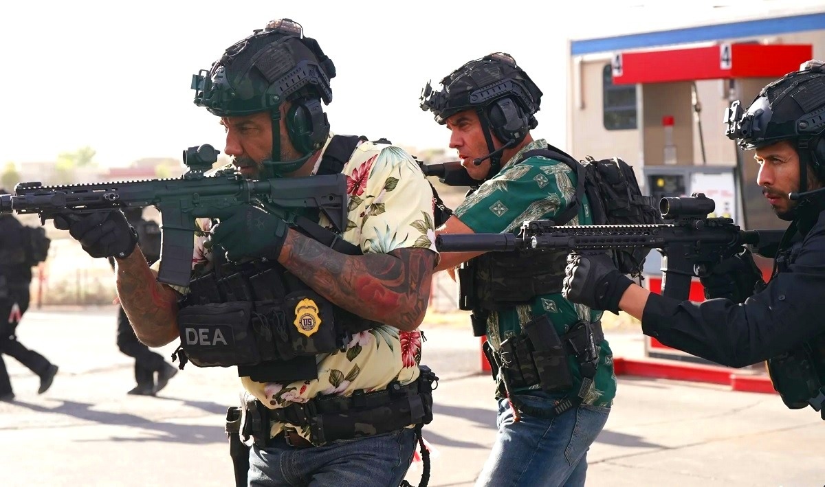 "Пришёл спецназ, постучал в дома / Уходи, спецназ, уходи!.." 