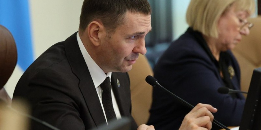 Демешин принял решение о повышении окладов педагогам на 25 % с нового года