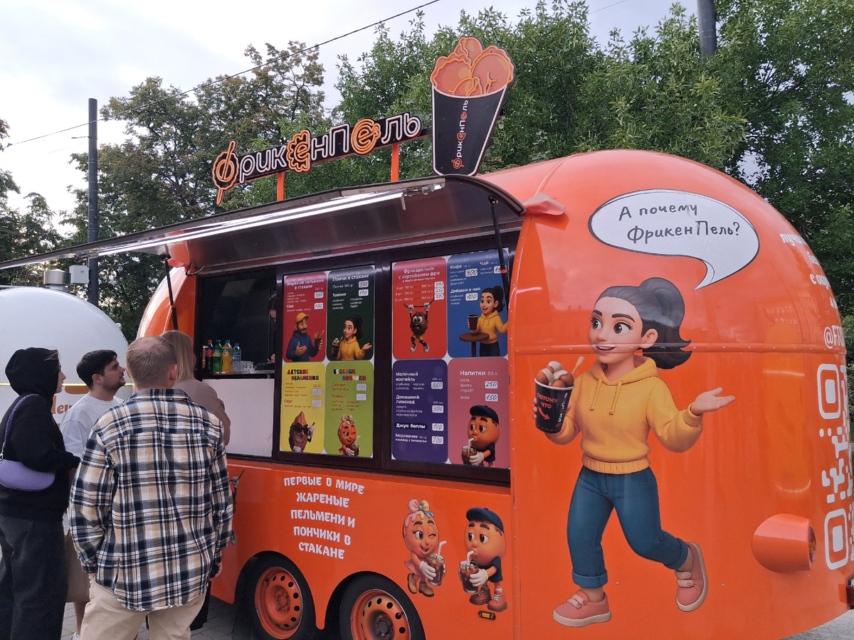 Фудтрак на фестивале "ГастроРождественская" в Нижнем Новгороде. Фото автора. 