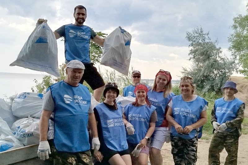    В природном парке «Щербаковский» экоактивисты очистили берег Волги
