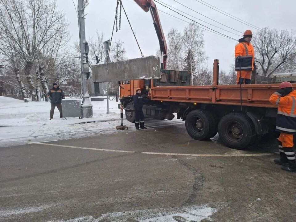    Ограждения на проспекте Социалистическом. Источник: Barnaul.org