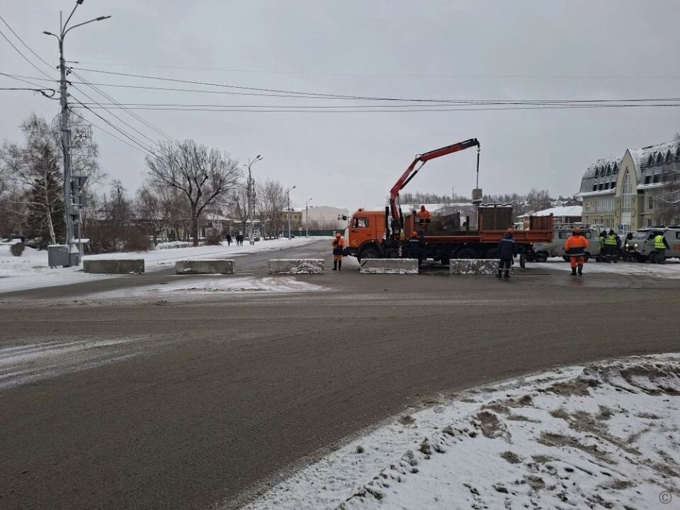    Ограждения на проспекте Социалистическом. Источник: Barnaul.org