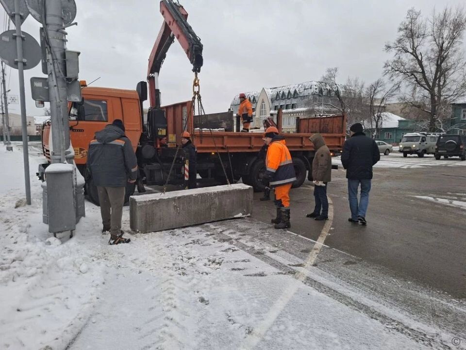    Ограждения на проспекте Социалистическом. Источник: Barnaul.org