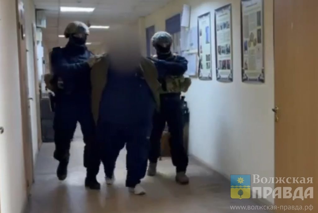Скриншот с видео СКР📷    В СИЗО до февраля: волгоградскому блогеру Ульянову инкриминируют особо крупное вымогательство
