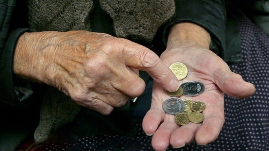 - На хлеб хватит, чай вроде есть... Надо 5 дней до пенсии протянуть