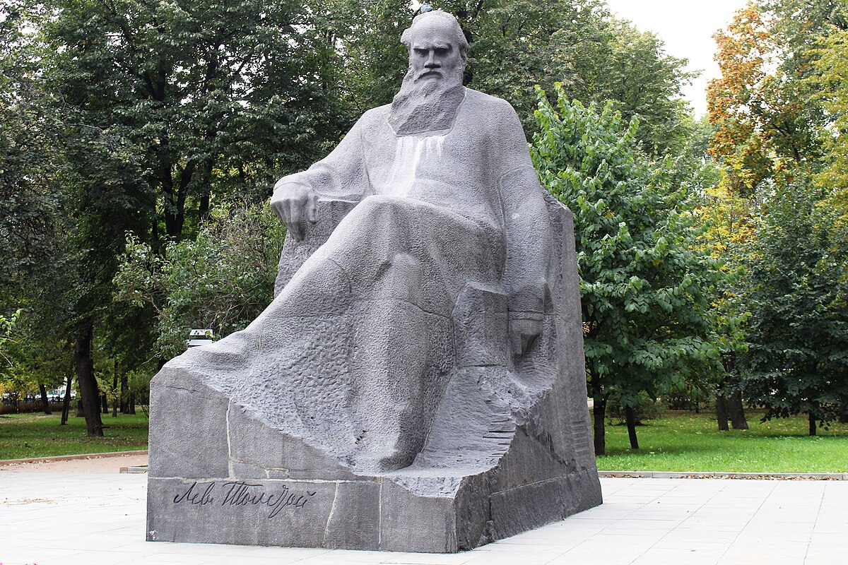 СКВЕР У ДЕВИЧЬЕГО ПОЛЯ В МОСКВЕ 1972г. СКУЛЬПТОР   А.М. ПОРТЯНКО