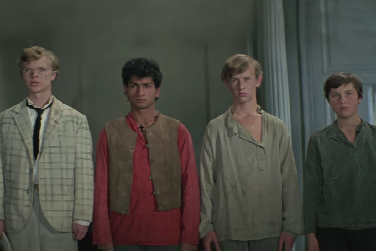 Киноконцерн «Мосфильм» / YouTube📷Слева направо: актеры Михаил Метелкин, Василий Васильев, Виктор Косых и Валентина Бирюкова в фильме «Новые приключения неуловимых», 1968 год