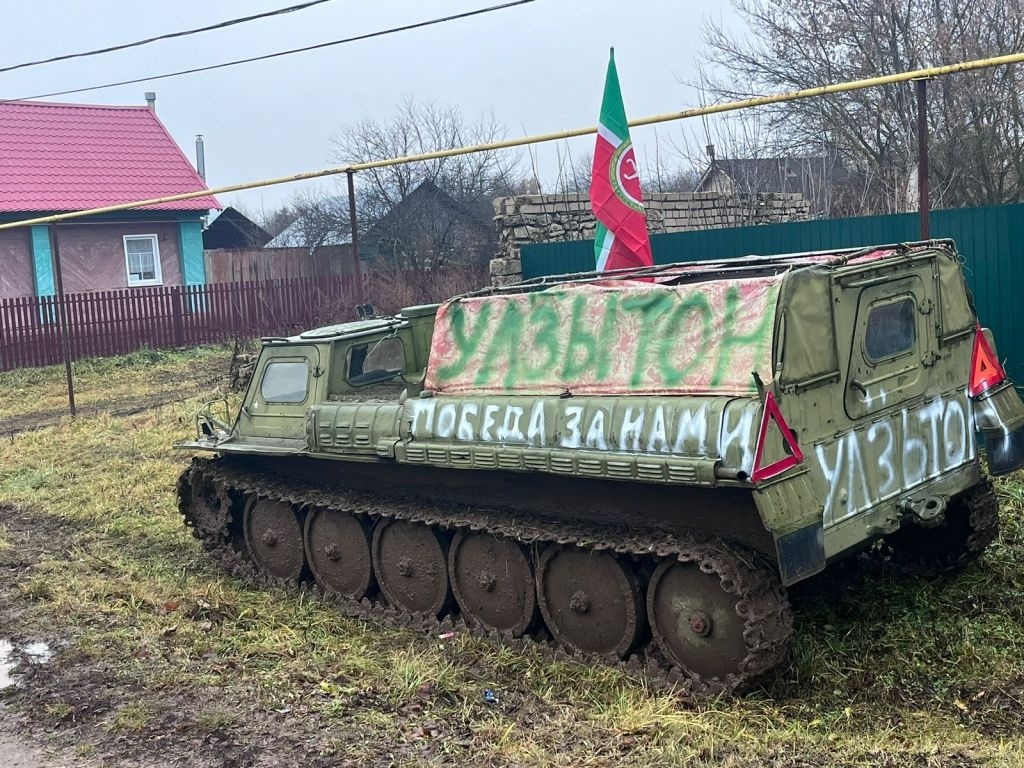 В ближайшее время Никитины и их команда готовят к отправке новую партию помощи: гусеничный снегоболотоход ГАЗ-34039, два багги и автомобиль УАЗ.📷
