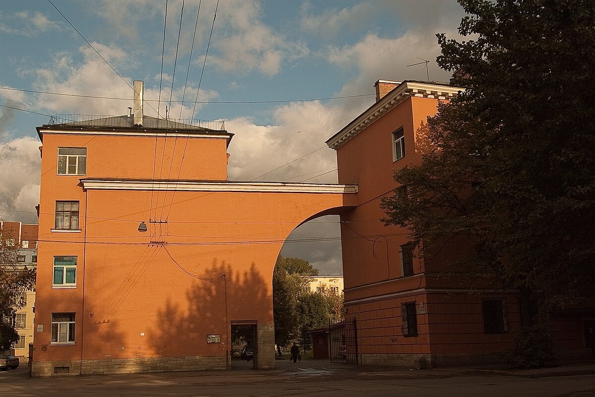 Знаменитые полуарки ставшие визитной карточкой Нарвской Фото: wikimapia.org.