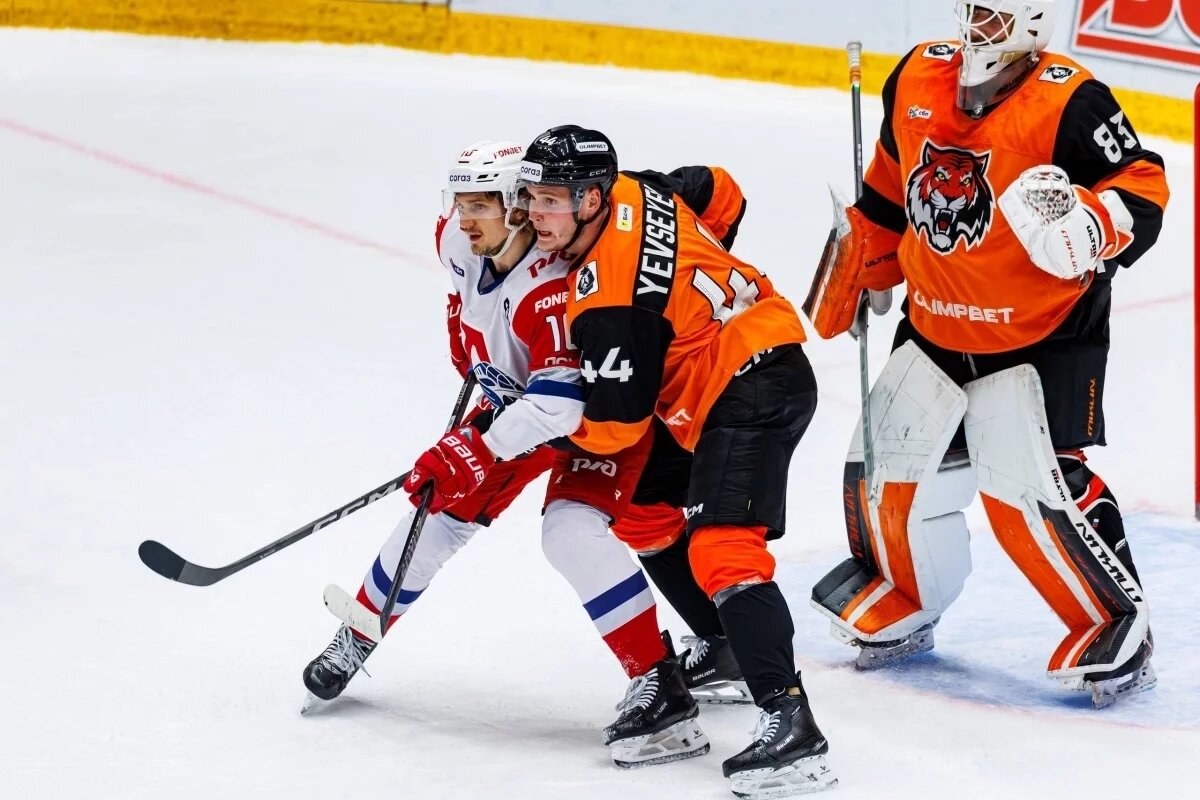    Хабаровский ХК «Амур» всухую проиграл ярославскому «Локомотиву», счёт 0:3