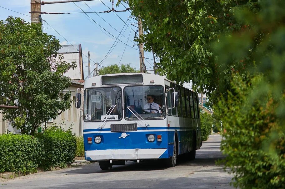 Ставропольский троллейбус отправляется в парк, 2024 г. (Фото: Андрей Фоменко).
