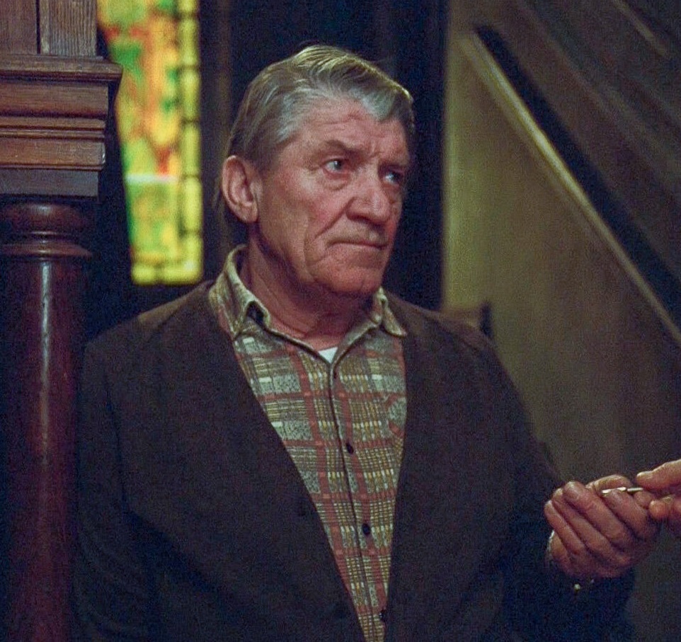 Кадр из фильма «Осенний марафон» (1979). Кинопоиск.ру. Жалко наивного и честного дядю Колю.