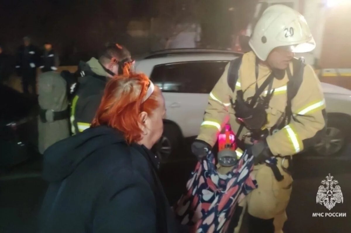    Огнеборцы эвакуировали 31 человека при пожаре в феодосийской многоэтажке