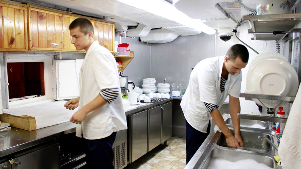 Наряд по камбузу...