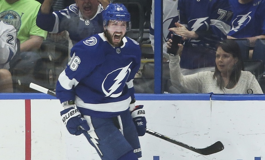    Кучеров сократил отставание от Драйзайтля и Маккиннона в гонке лучших бомбардиров НХЛ. Global Look Press