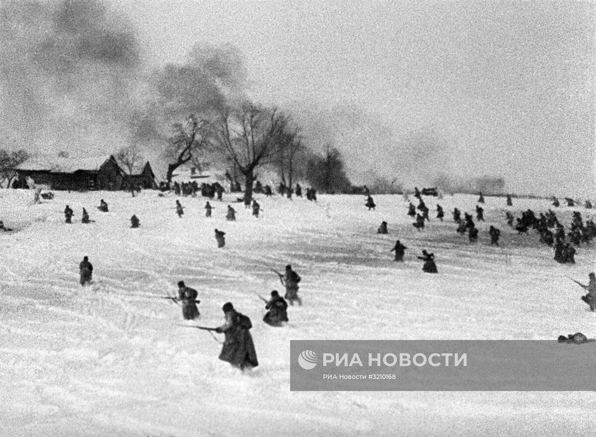 Западный фронт при поддержке Калининского и Юго-Западного фронтов перешёл в контрнаступление в битве за Москву