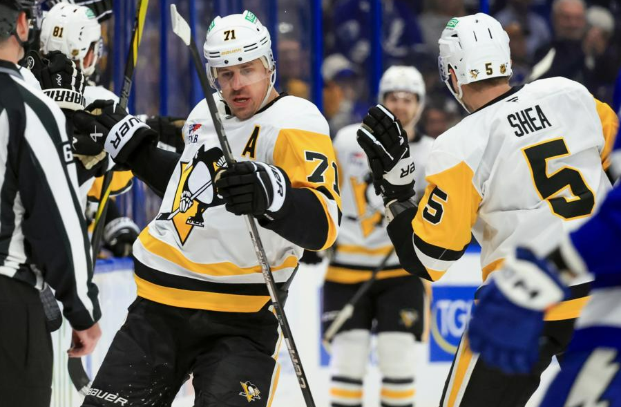 Евгений Малкин оформил "2+1" в матче с "Тампой". Фото: НХЛ