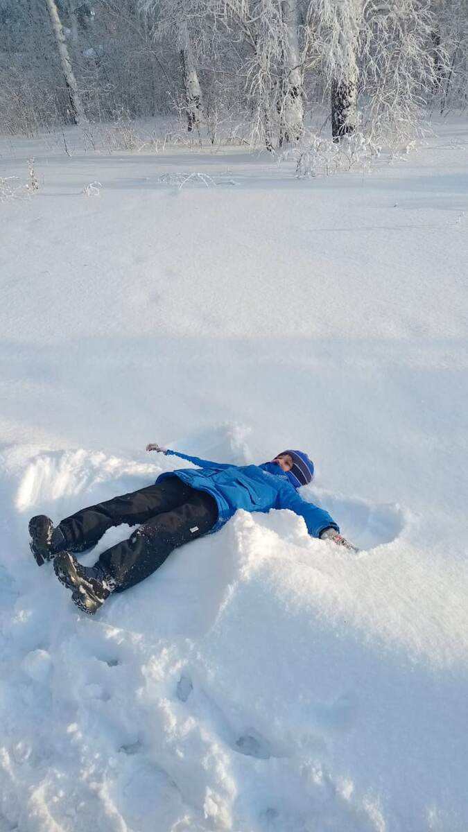 Рисуем ангелов на снегу