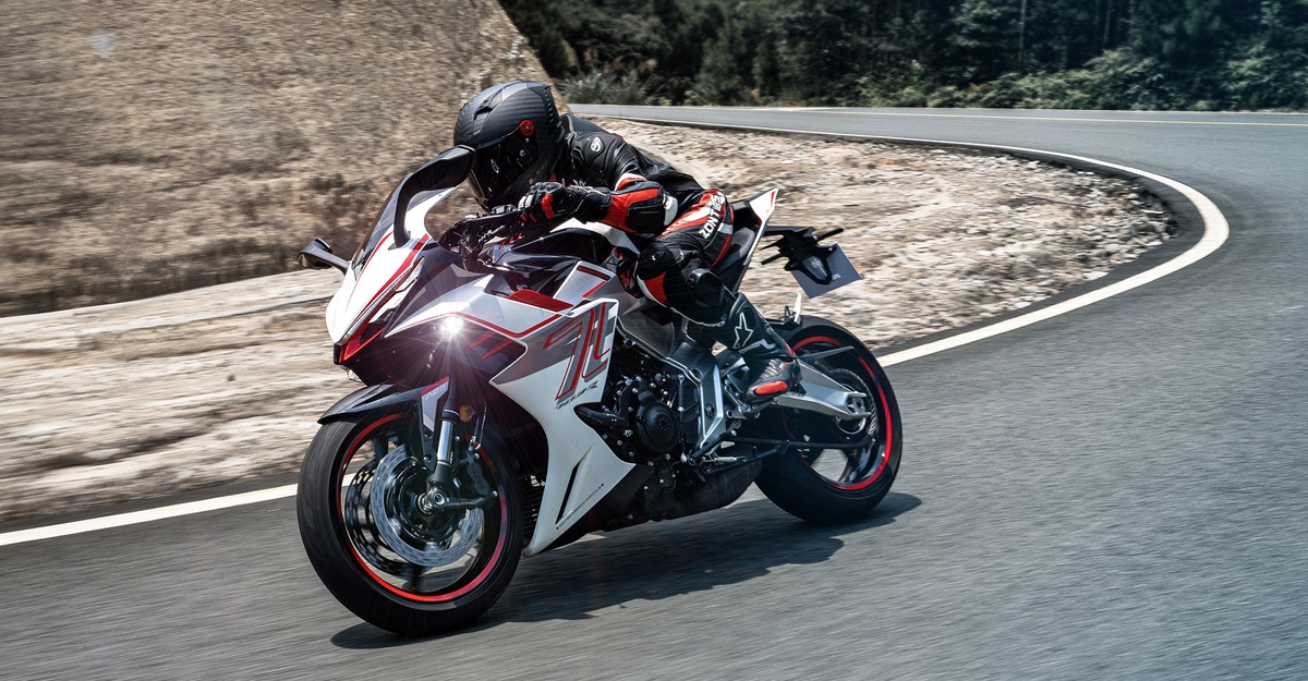 Спортбайк Zontes 703RR