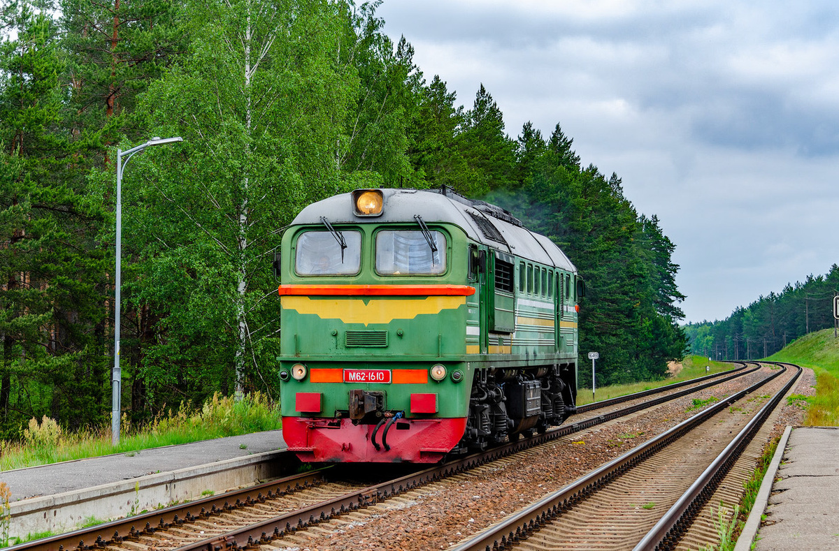Тепловоз М62-1610 на перегоне Молодечно - Вилейка, Беларусь. Автор фото: Иван Дубровин