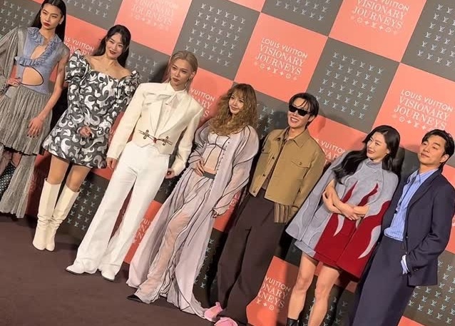 айдолы и актеры на мероприятии LV