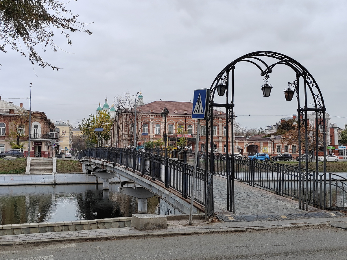 Мост  пешеходный Татарский. г. Астрахань. 2025 г. Фото Бекмурзаевой С.