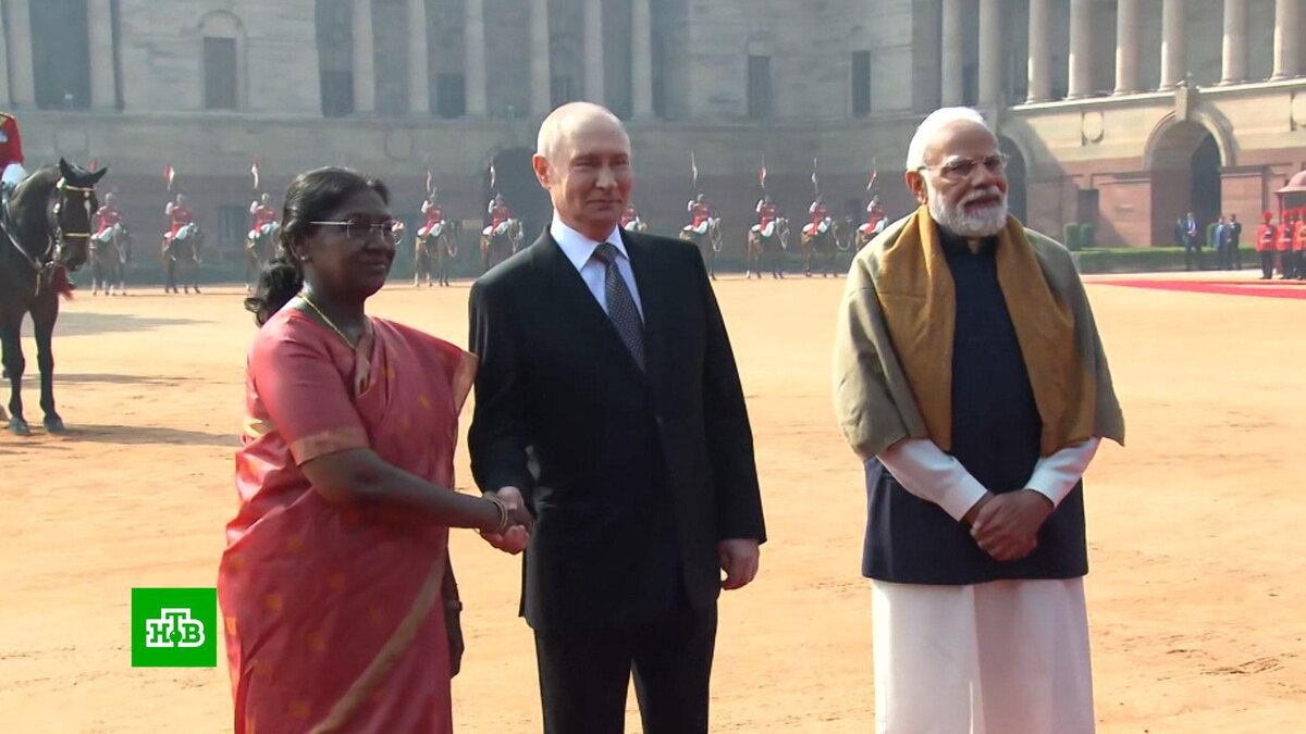    Почетный караул и конная кавалерия: как прошла церемония встречи Путина в Индии