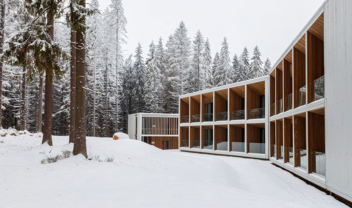 На горнолыжном курорте «Игора» в поселении Сосновском легко ощутить сказочность даже без специальной программы