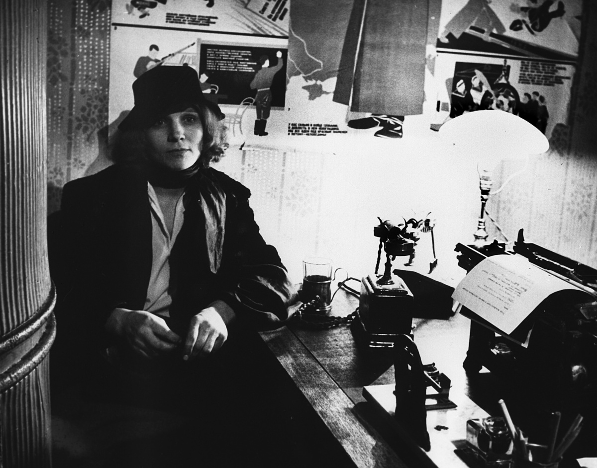    В середине 1960-х Нина Русланова стала студенткой Teaтpaльнoго училища имени Щyкинa. Её мастерами были Вера Львова и Леонид Шихматов. Артистка училась с Александром Кайдановским, Леонидом Филатовым и Яном Арлазоровым / РИА Новости / Кадр из фильма «Мой друг Иван Лапшин»