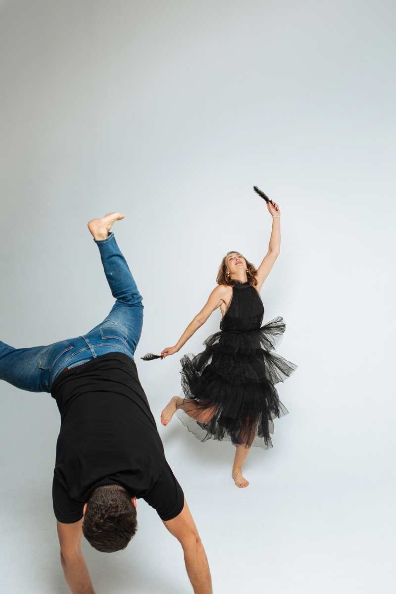 Самое ценное в отношениях — чувство «со мной можно».
Можно говорить.
Можно молчать.
Можно быть искренним.
Это и есть эмоциональная безопасность.