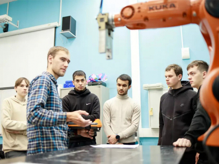     От патриотических диалогов до робототехники: в Хабаровском крае завершилась многогранная программа для молодежи ФОТО: Комсомольский-на-Амуре государственный университет