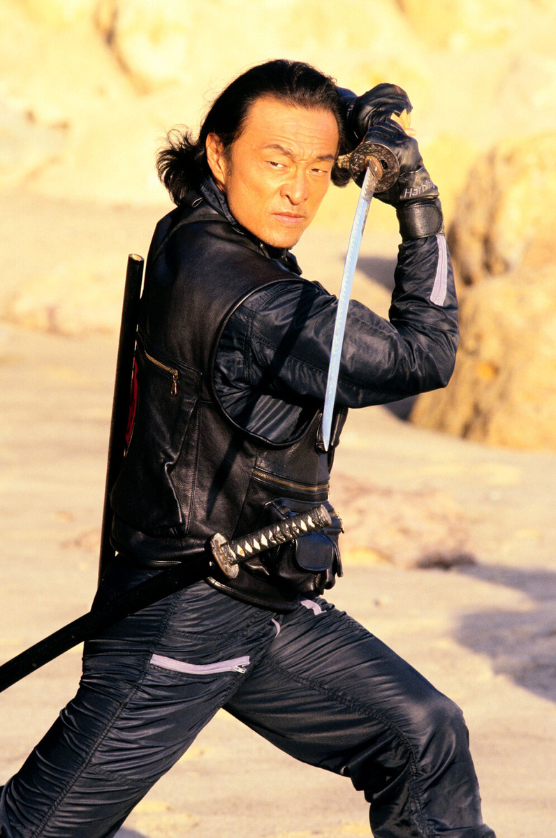Актер Кэри-Хироюки Тагава во время съемок фильма «Смертельная битва», 1995 год ©Steve Granitz/WireImage/Getty Images  📷