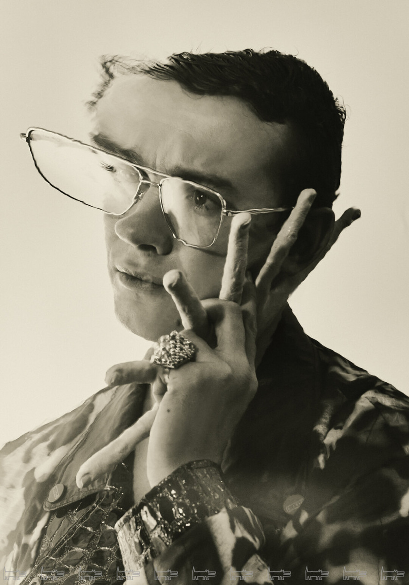    На Никите: леопардовая косуха OLA OLA, кольцо ELECTRIC MILK, веер «пальцы» ТОНЯ UGLOVATON Фото: Фото: Василий Швецов