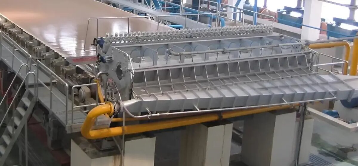 Сетчатый стол с сырой целлюлозой на бумажном производстве