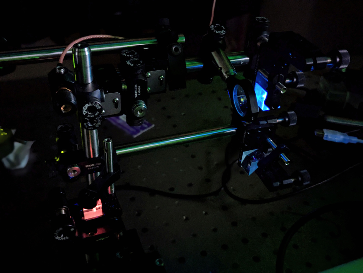 Лучи перестраиваемого лазера. Источник: Тимур Лабутин