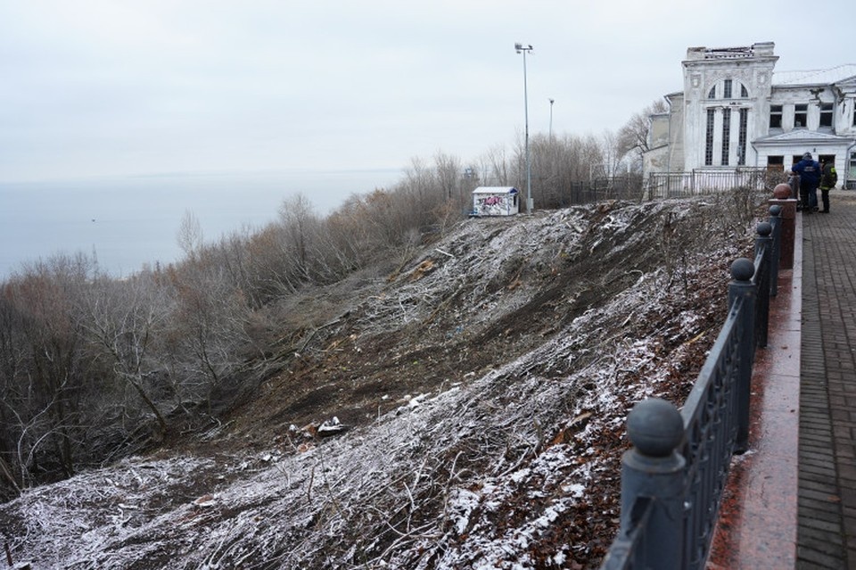    В Ульяновске вырубка поросли в парке «Дружбы народов» сохранит склон от оползня | ФОТО: администрация Ульяновска
