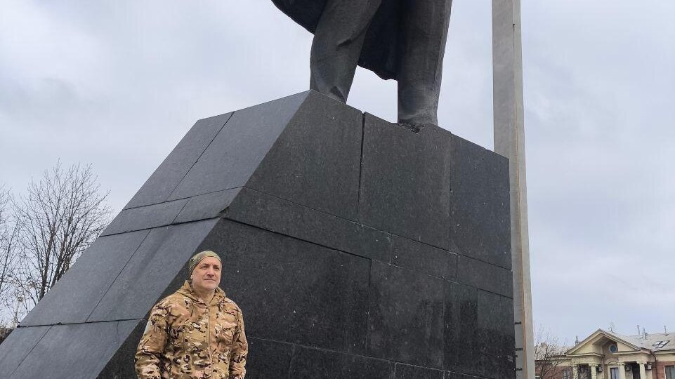 С ИМЕНЕМ ЕГО И ПОД ЕГО ЗНАМЕНЕМ