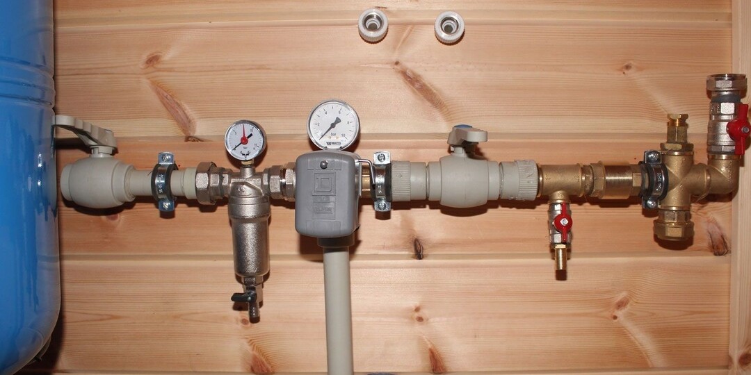 Поставил систему по совету соседа, и удивился, сколько воды уходило впустую: перестал платить за лишние литры